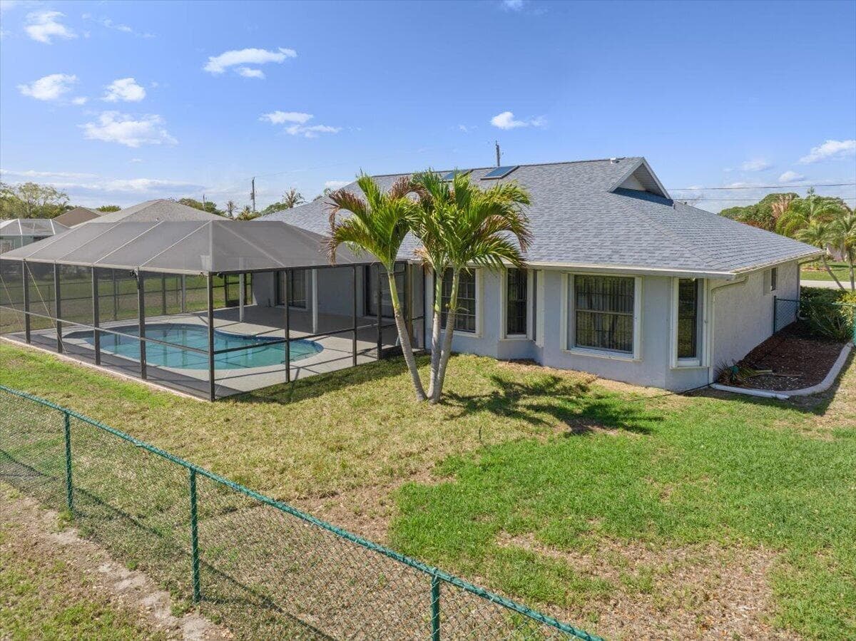 1902 SE Gaskins Circle photo 16