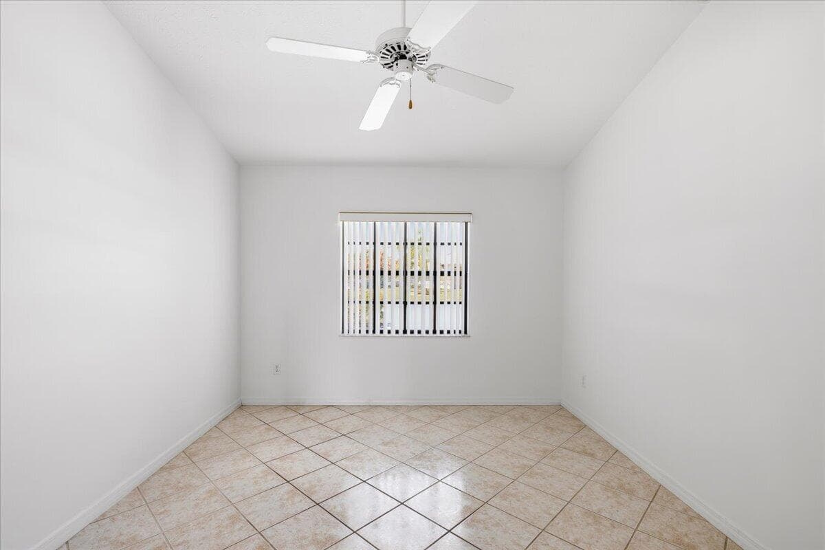 1902 SE Gaskins Circle photo 4