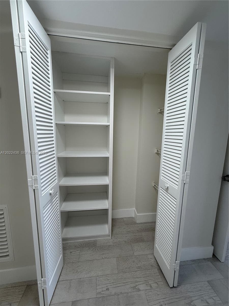 801 Venetian Dr 408 photo 23