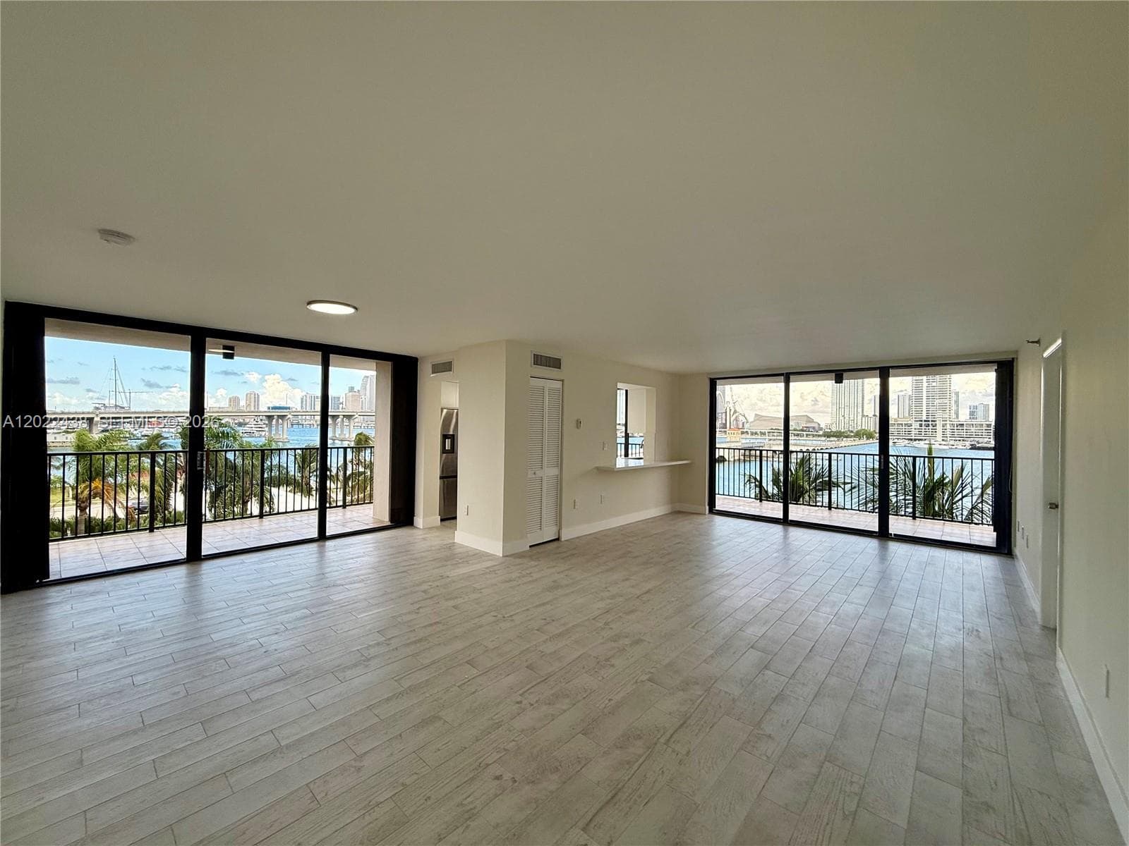 801 Venetian Dr 408 photo 3
