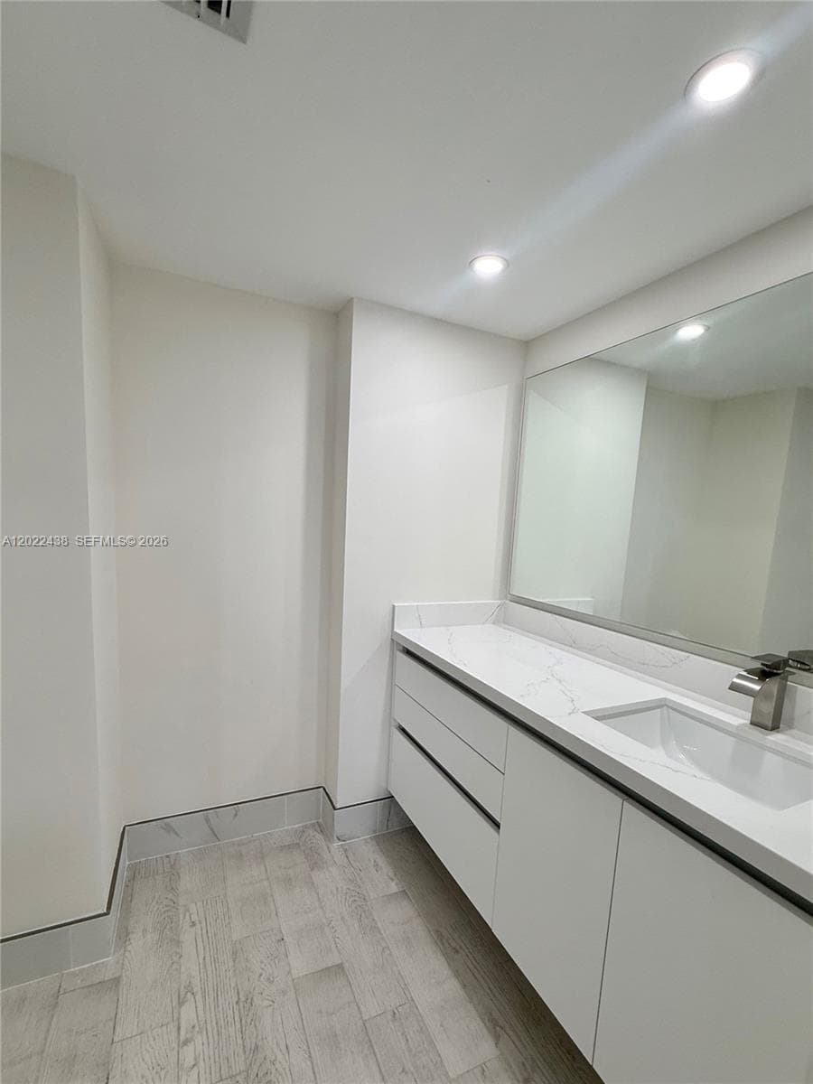 801 Venetian Dr 408 photo 20