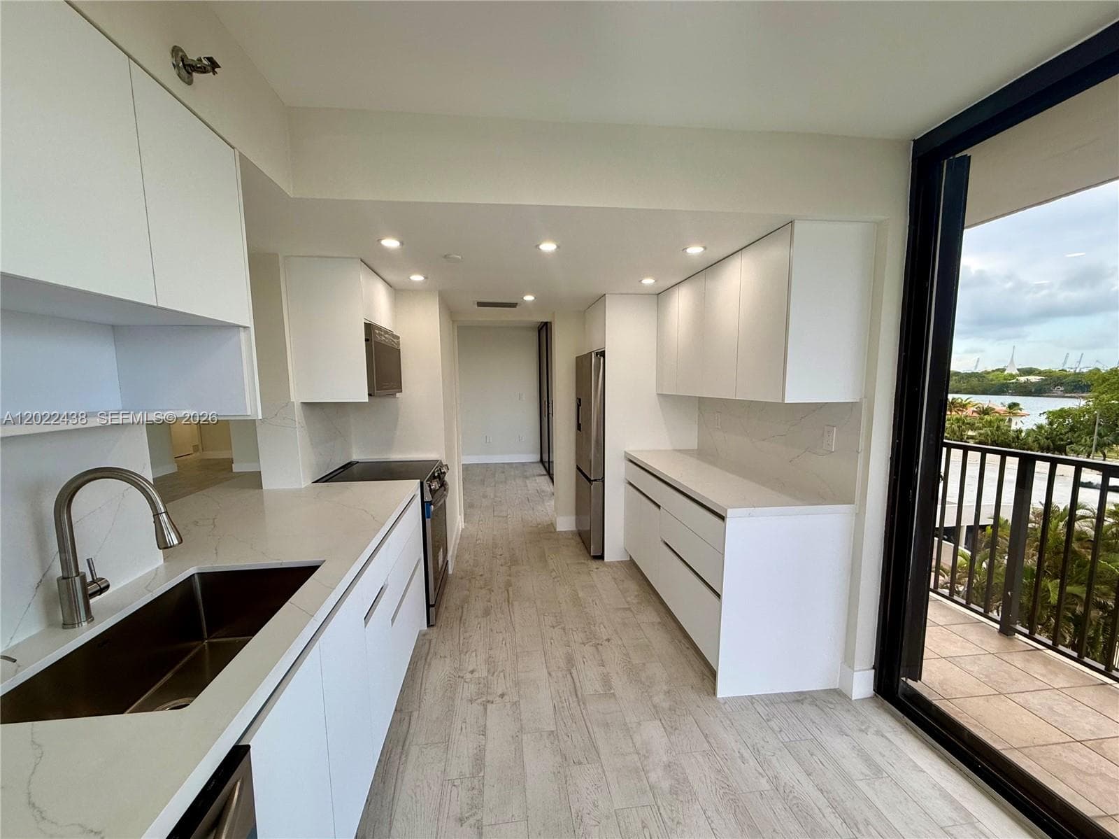 801 Venetian Dr 408 photo 10