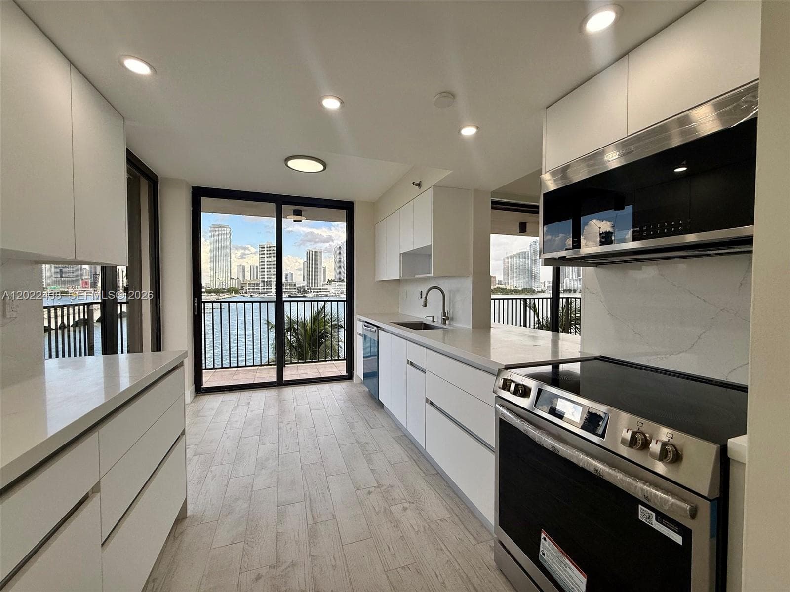 801 Venetian Dr 408 photo 4