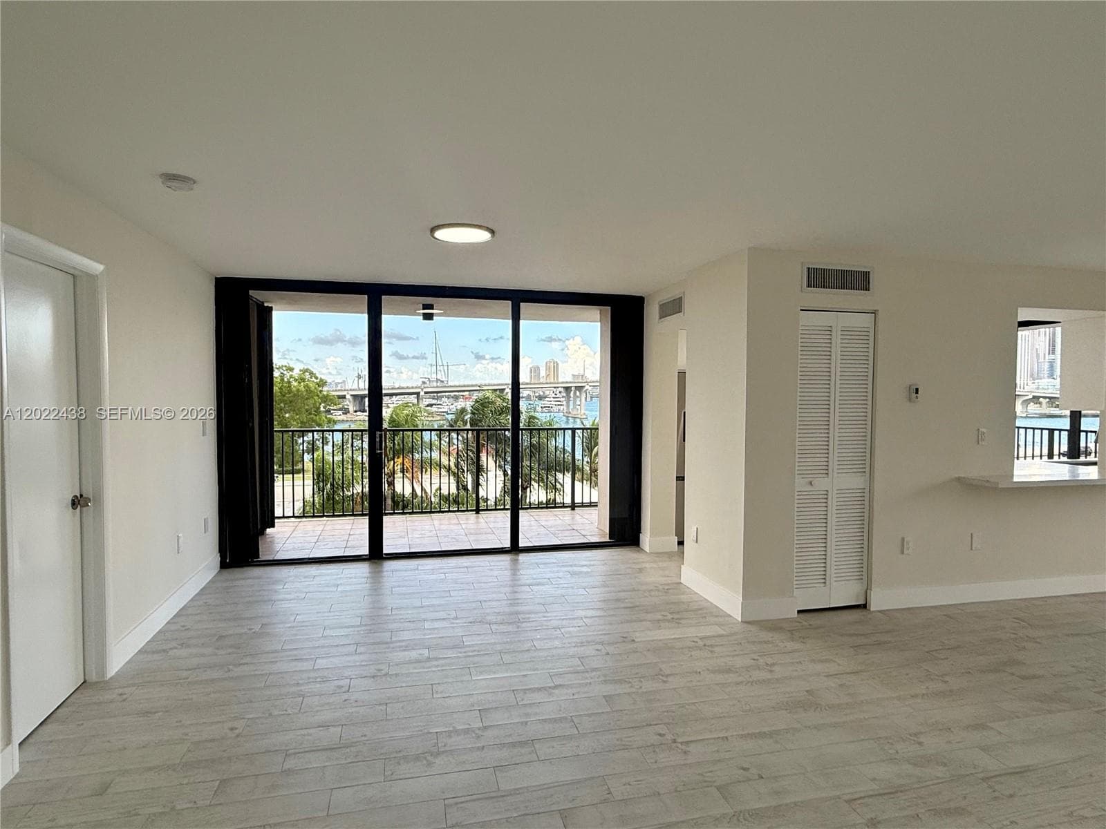 801 Venetian Dr 408 photo 8