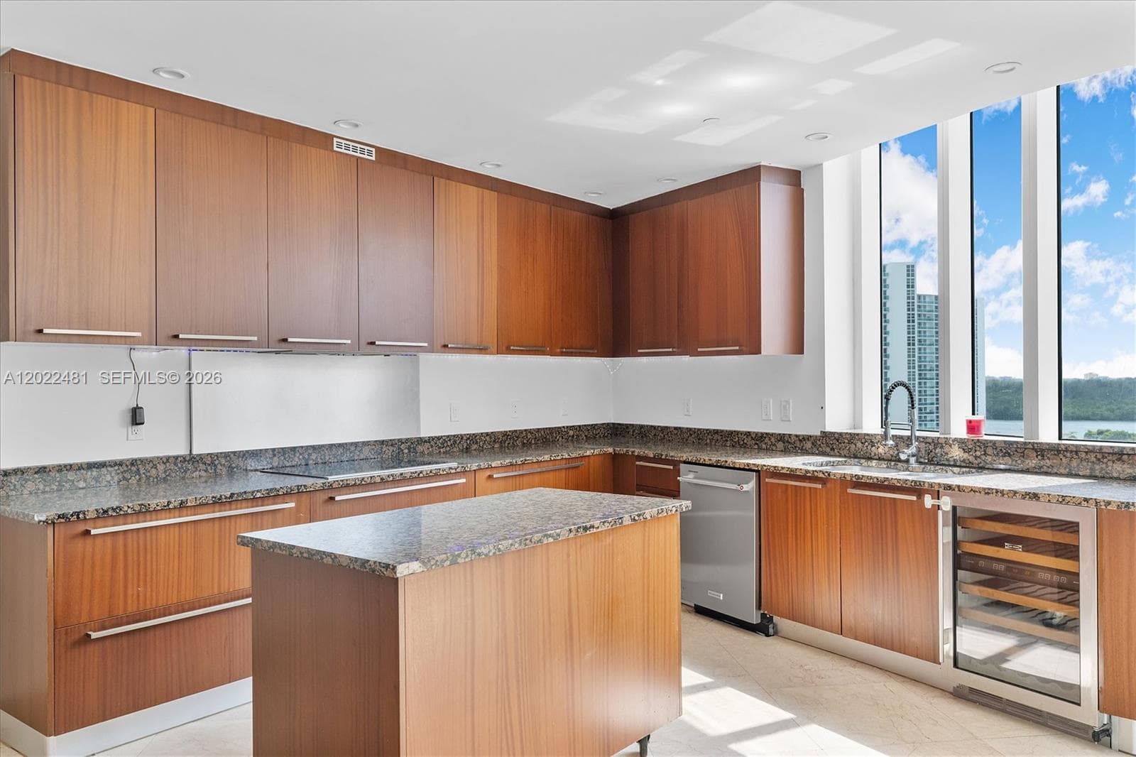 15901 Collins Ave 904 photo 17