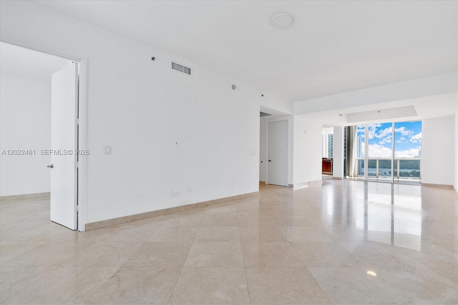15901 Collins Ave 904 photo 10