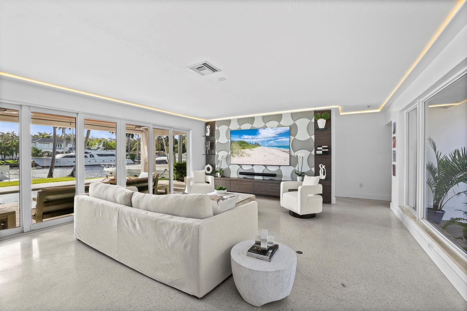 1321 Tangelo Isle photo 3
