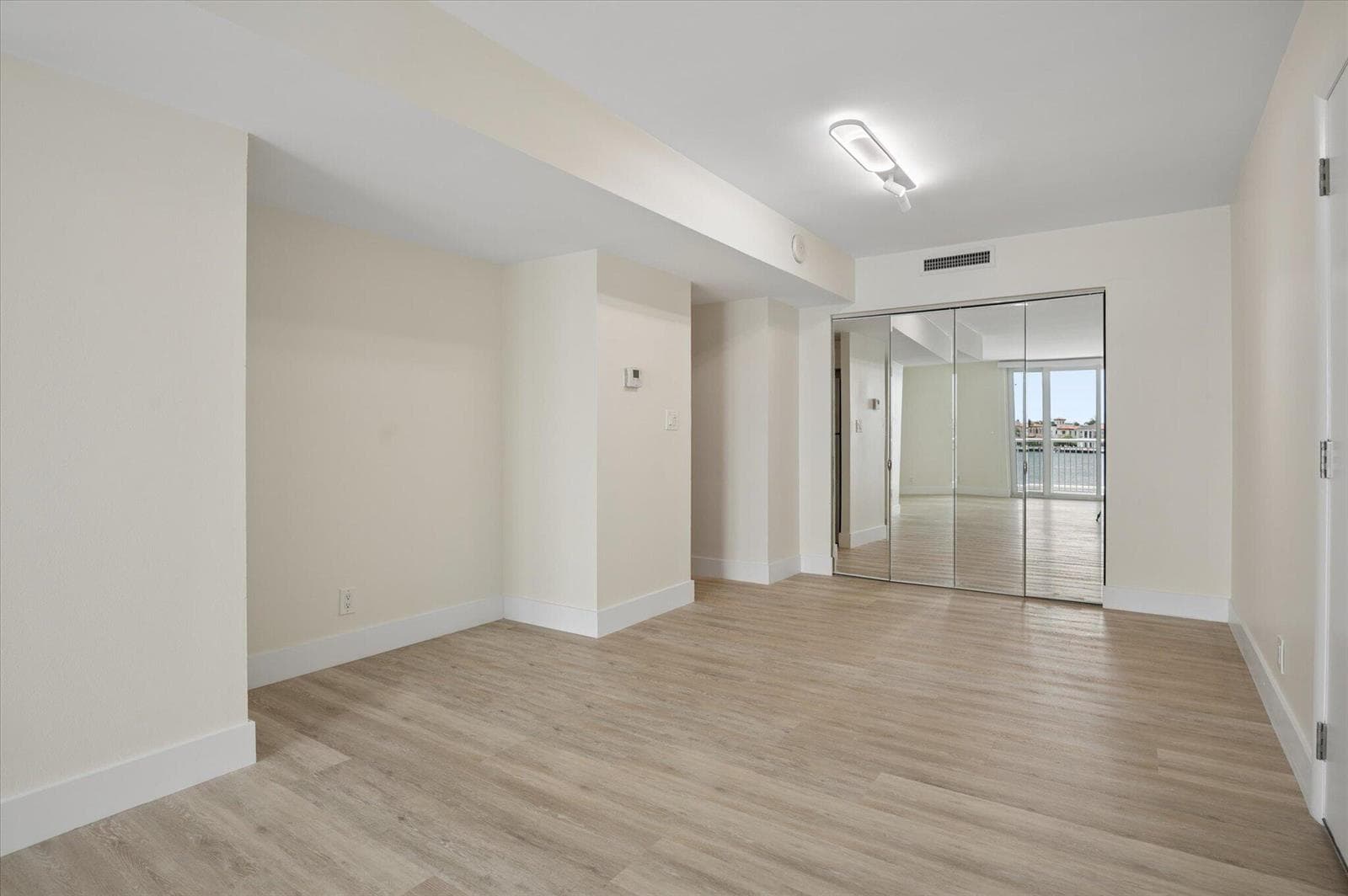 511 Bayshore Drive 206 photo 5