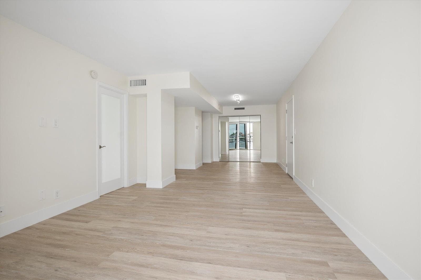 511 Bayshore Drive 206 photo 4