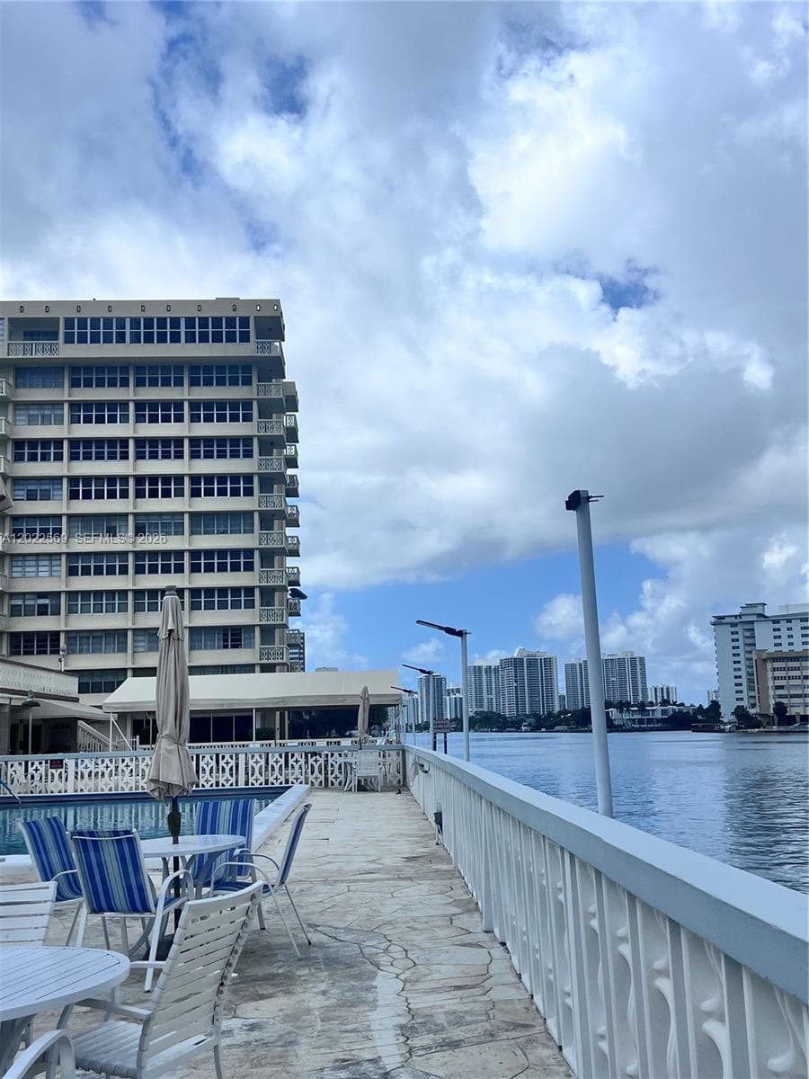 1801 Ocean Dr 536 photo 17