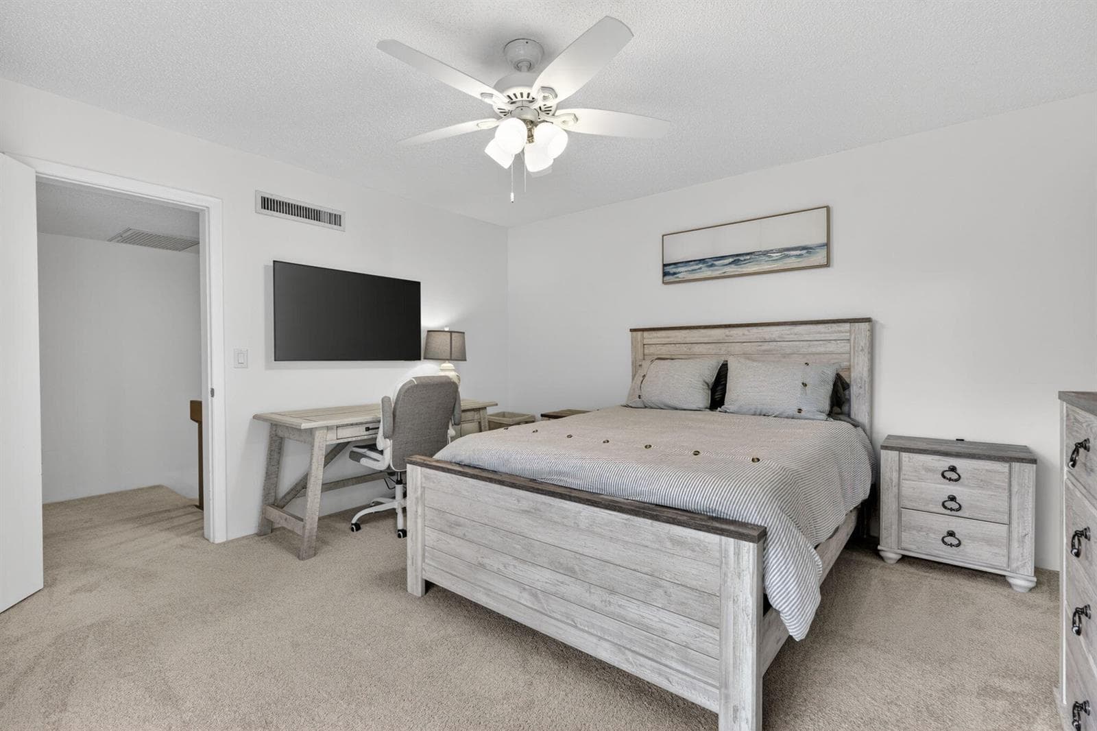 825 Center Street 32b photo 17