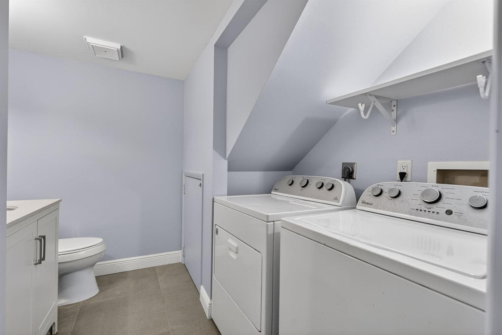 825 Center Street 32b photo 12