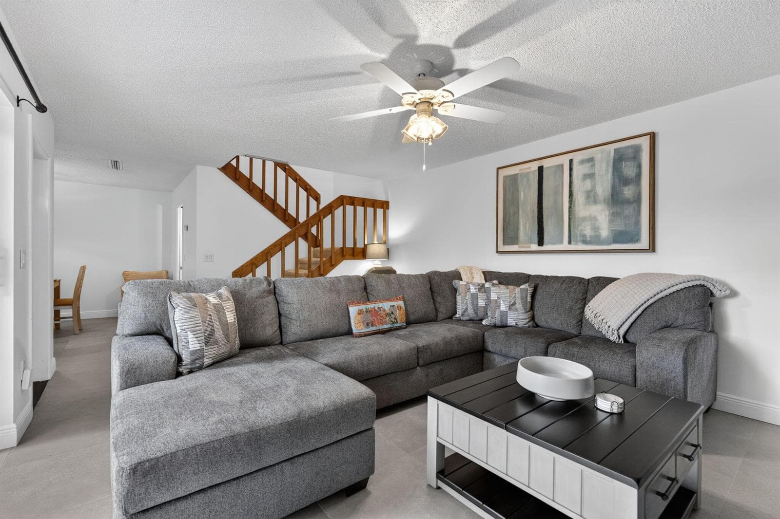 825 Center Street 32b photo 7