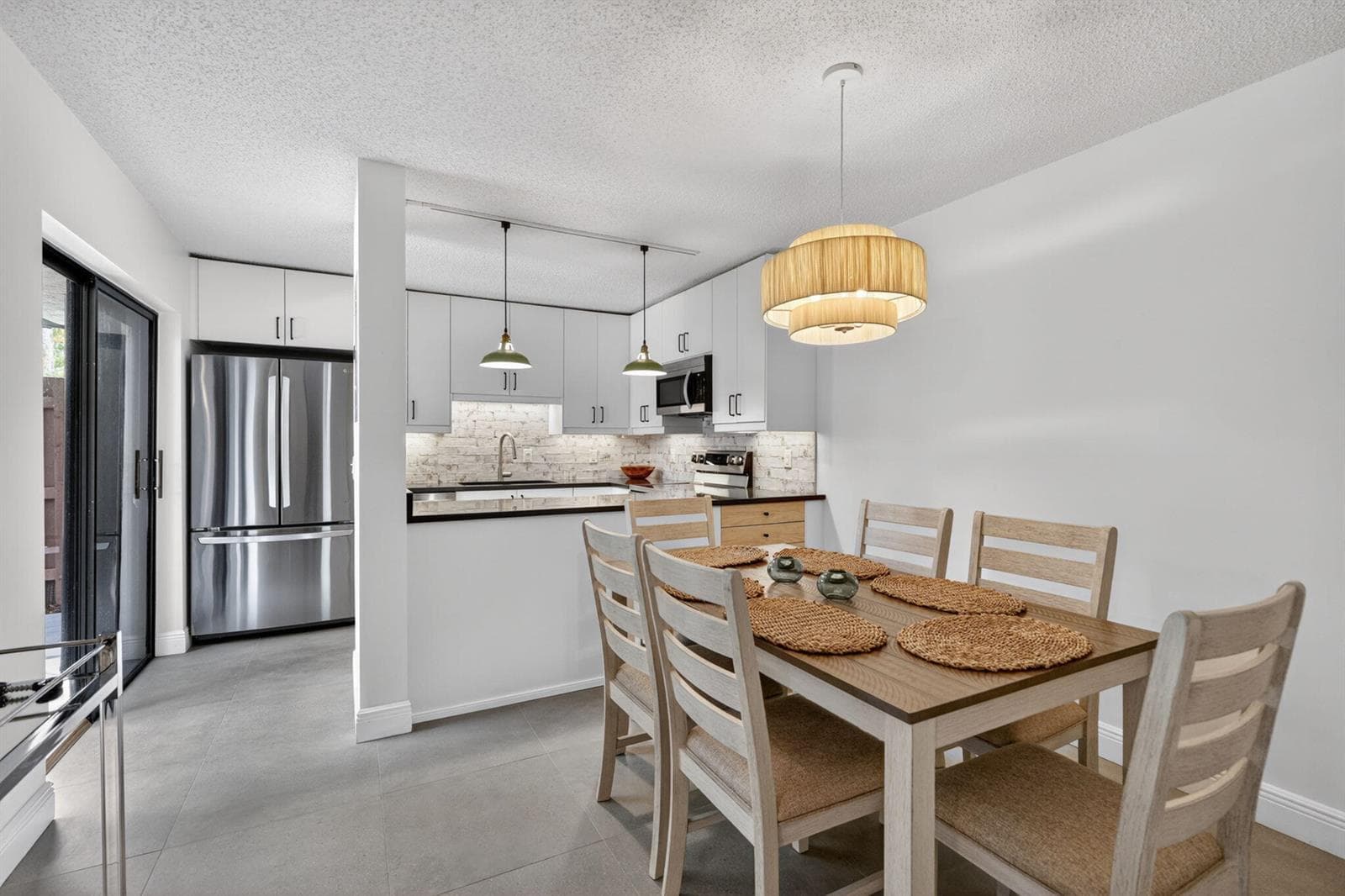 825 Center Street 32b photo 9