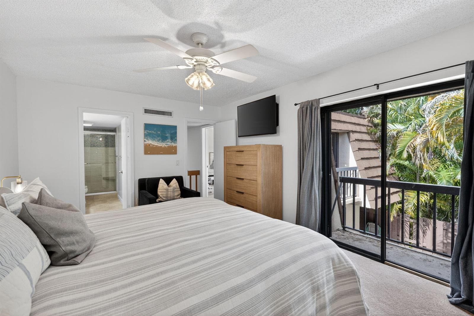 825 Center Street 32b photo 14