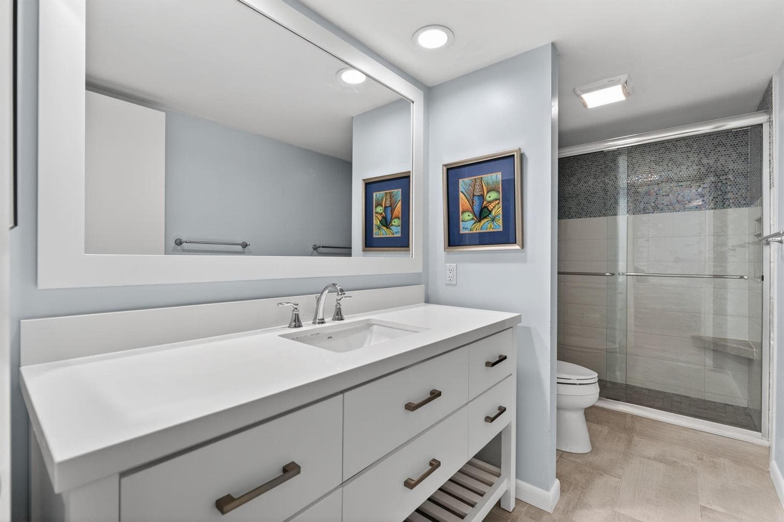 825 Center Street 32b photo 15