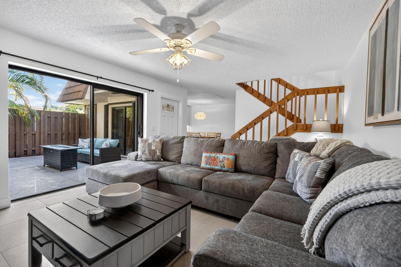 825 Center Street 32b photo 8