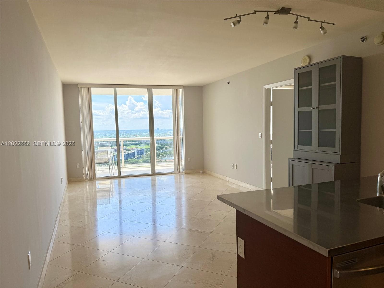 1850 OCEAN DR 4009 photo 6