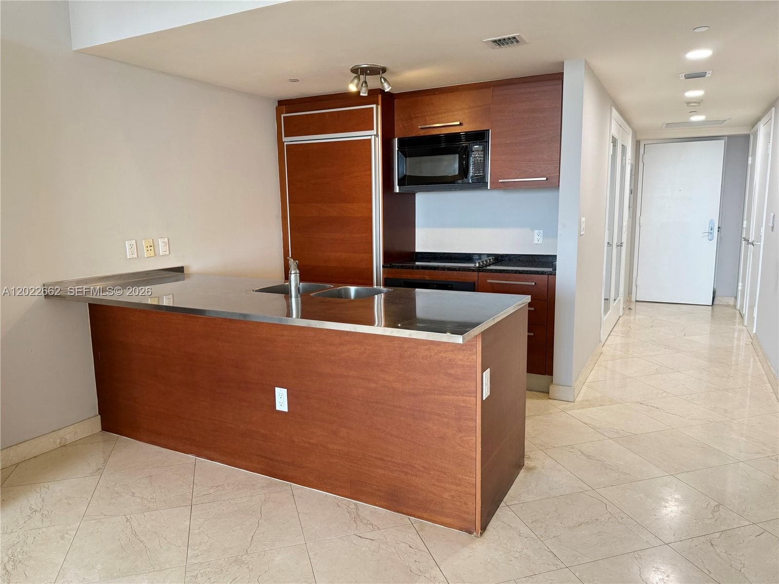 1850 OCEAN DR 4009 photo 3