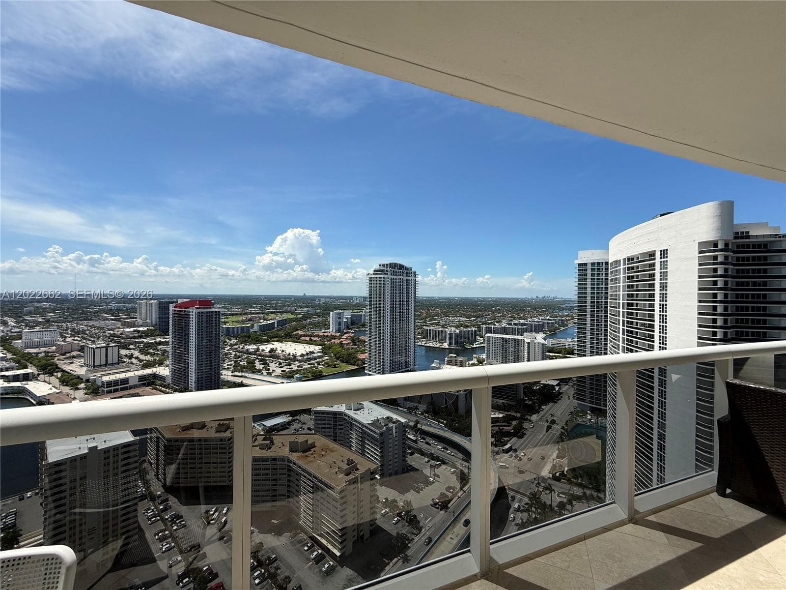 1850 OCEAN DR 4009 photo 1