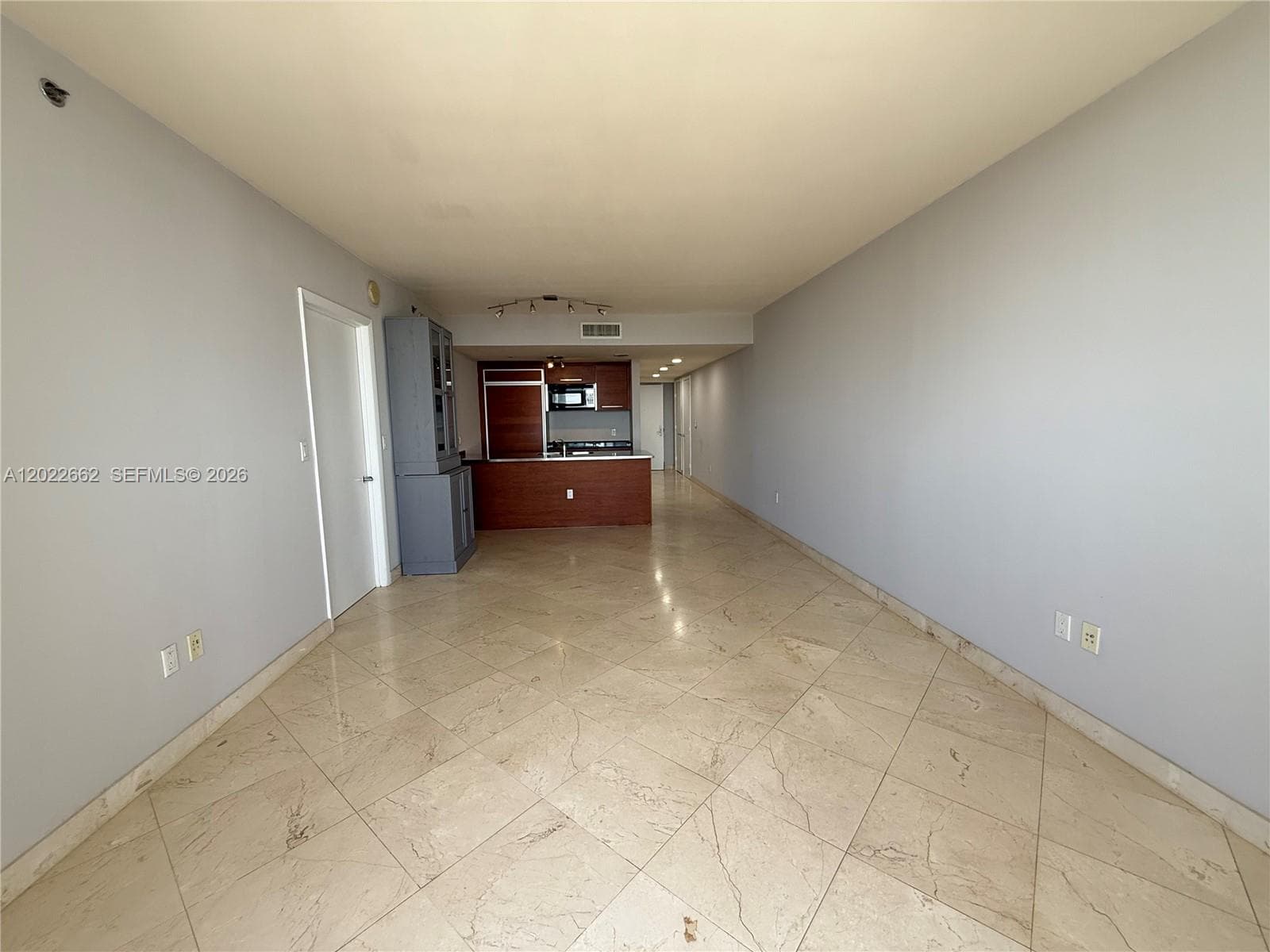 1850 OCEAN DR 4009 photo 4