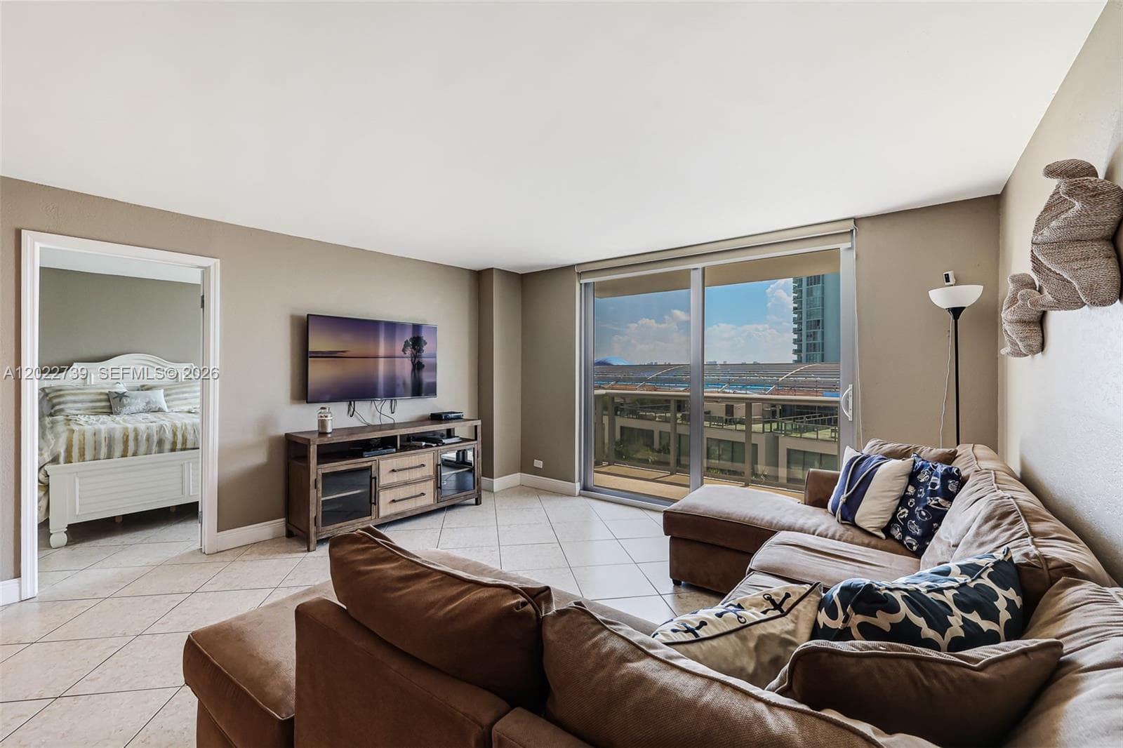 6039 Collins Ave 936 photo 2