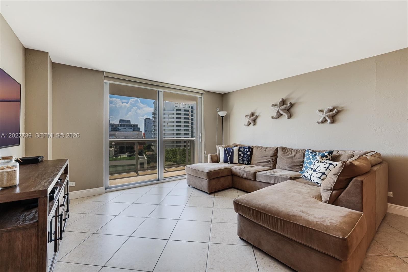 6039 Collins Ave 936 photo 3