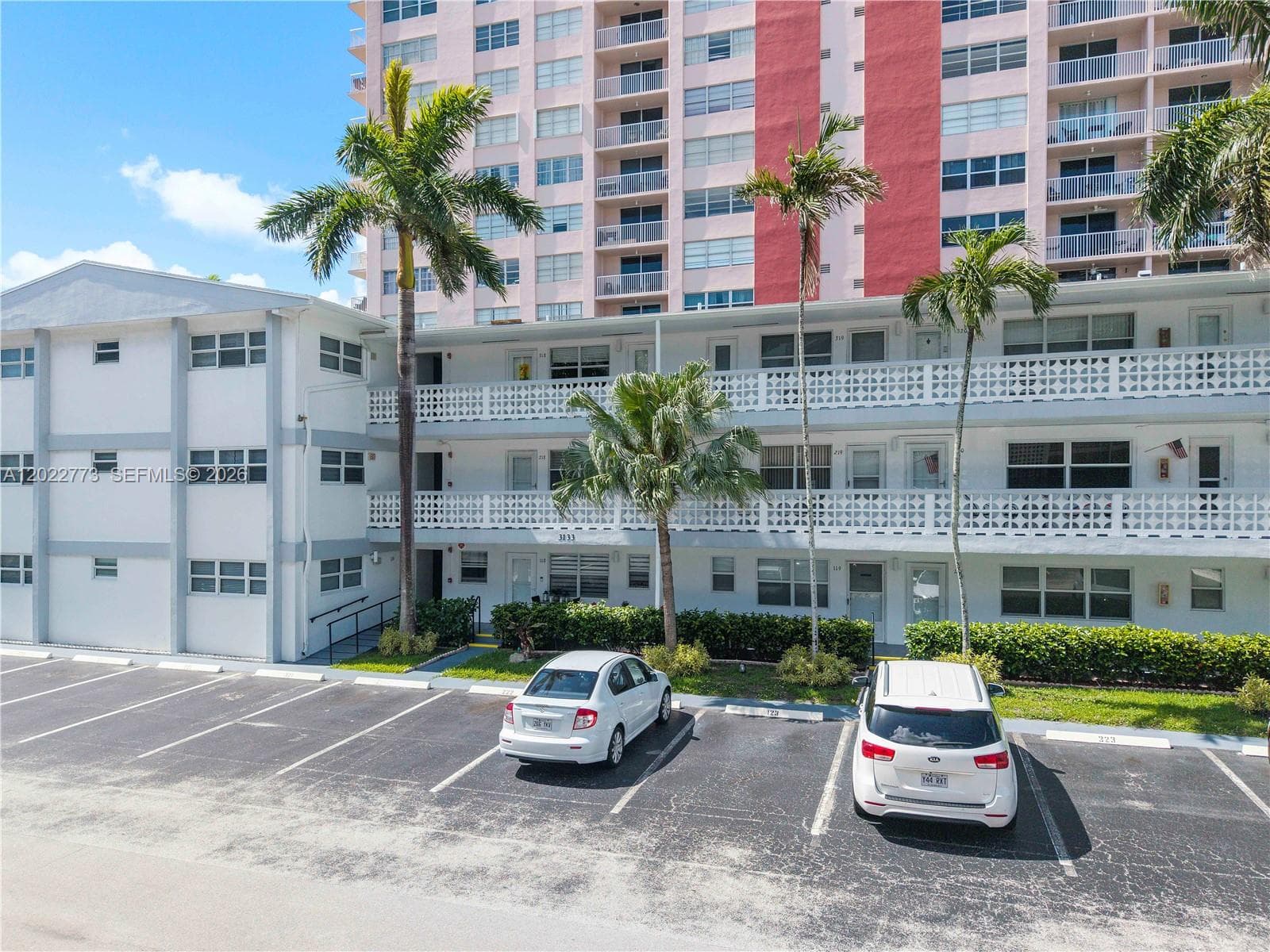 3133 Ocean Dr 318 photo 2