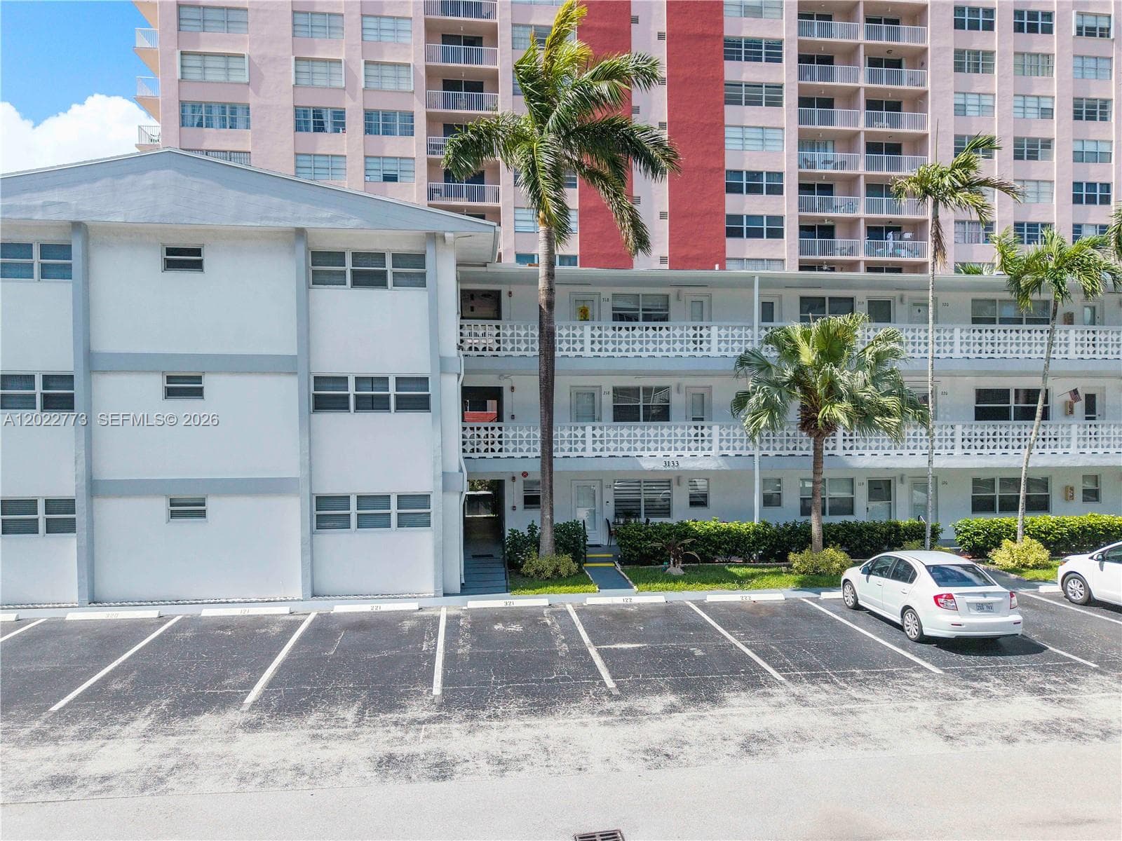 3133 Ocean Dr 318 photo 1