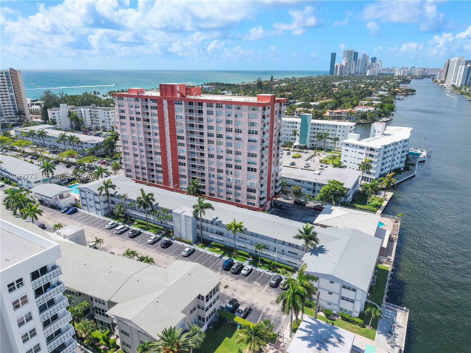 3133 Ocean Dr 318 photo 18