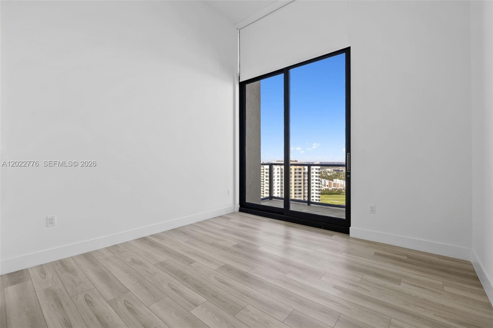 101 Diplomat Pkwy PH2703 photo 23