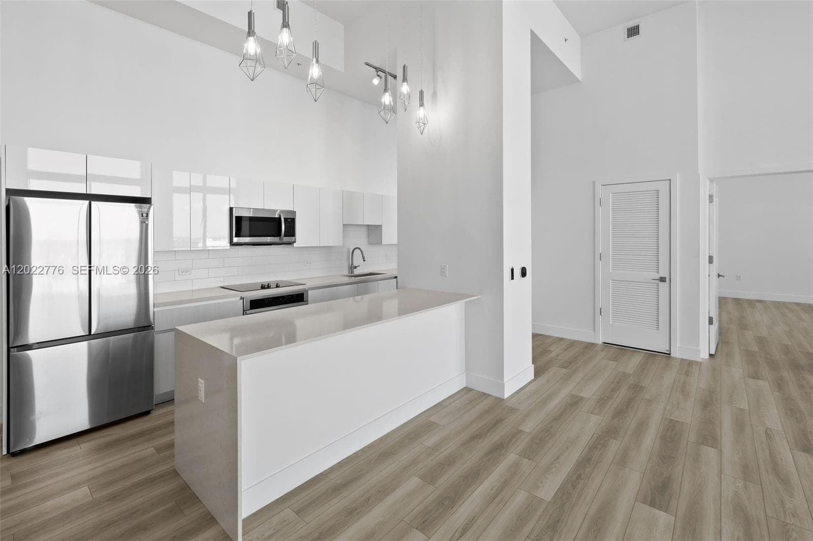 101 Diplomat Pkwy PH2703 photo 2