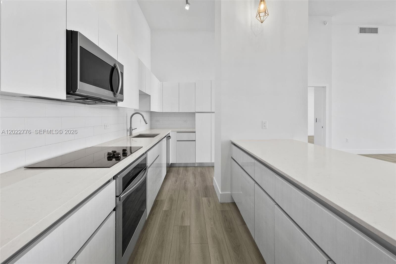 101 Diplomat Pkwy PH2703 photo 3