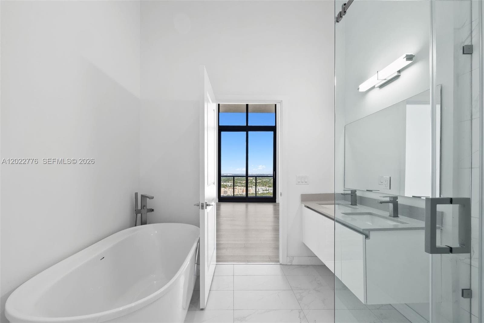 101 Diplomat Pkwy PH2703 photo 18