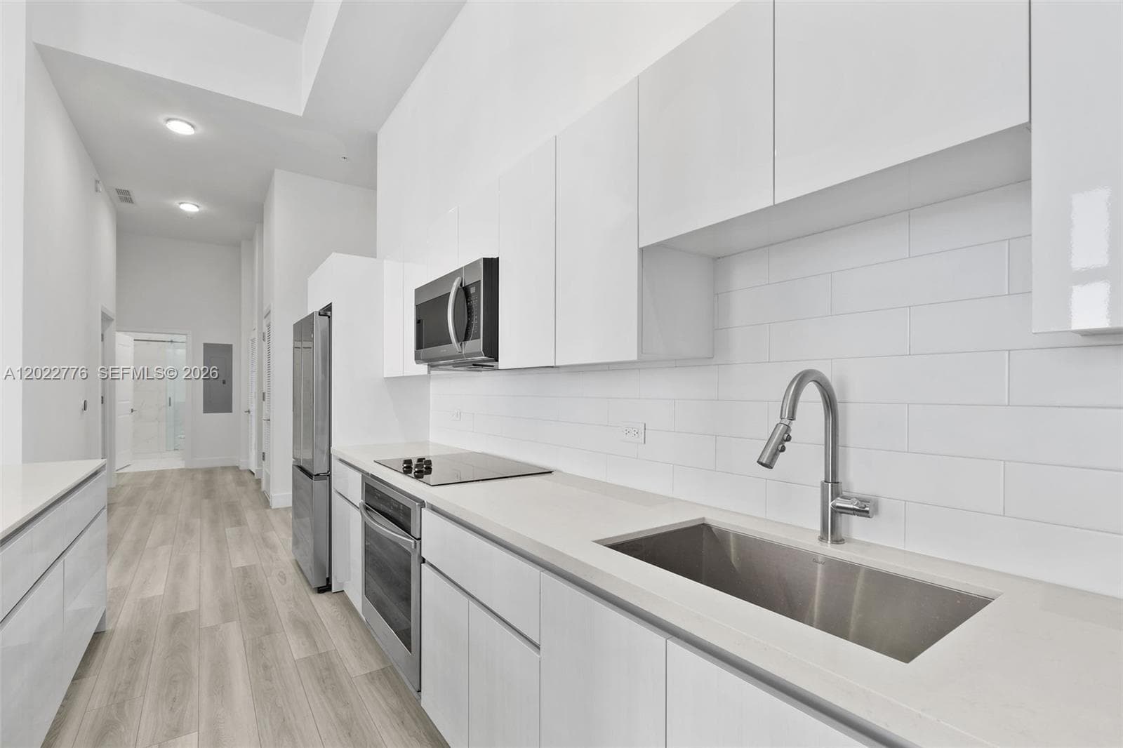 101 Diplomat Pkwy PH2703 photo 4