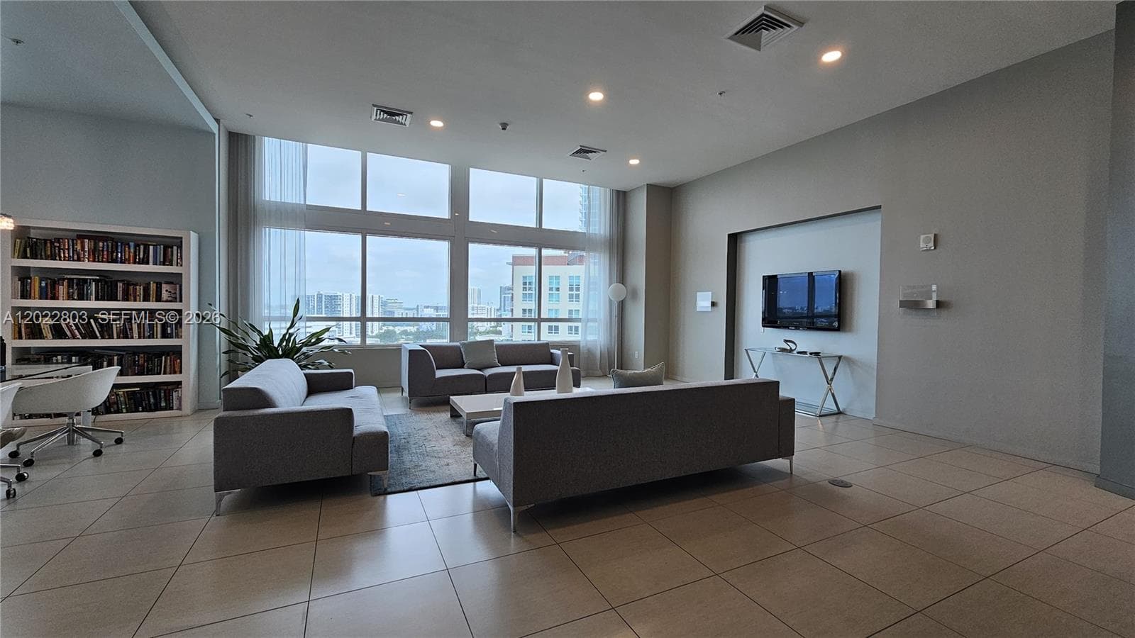 1900 N Bayshore Dr 3717 photo 20