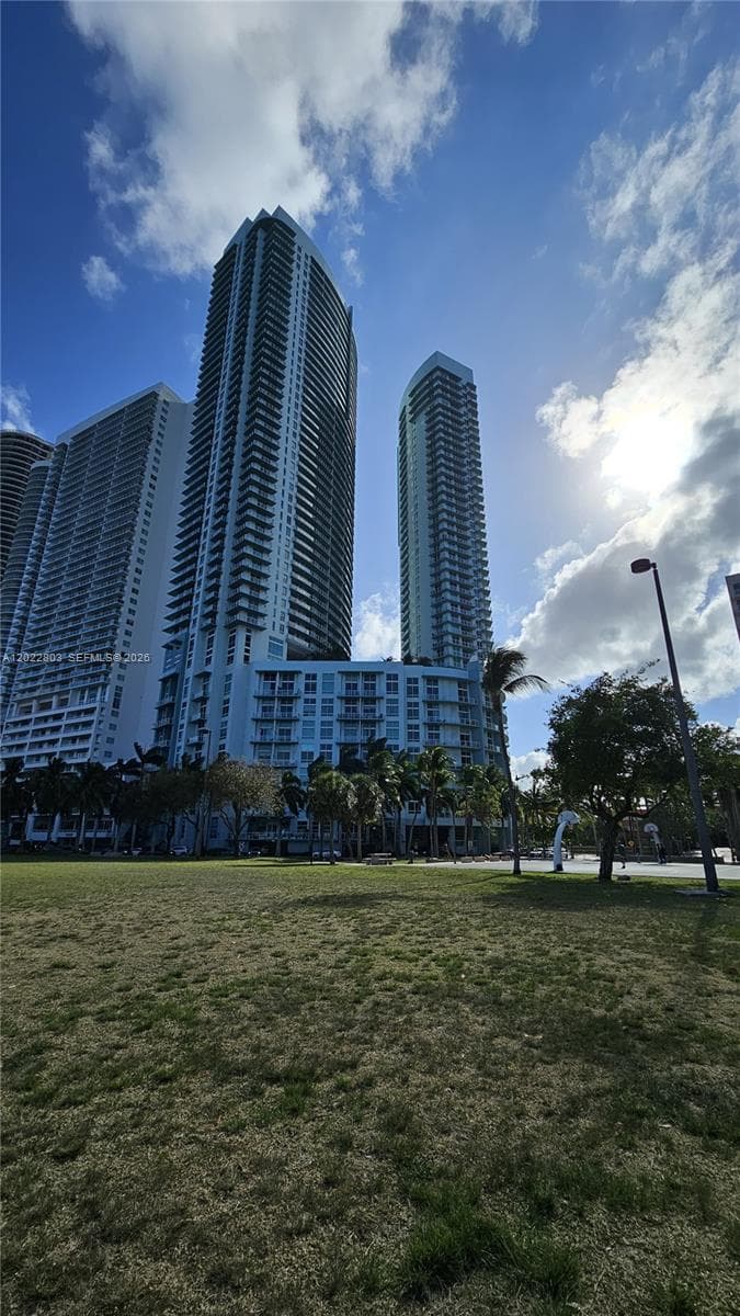 1900 N Bayshore Dr 3717 photo 21