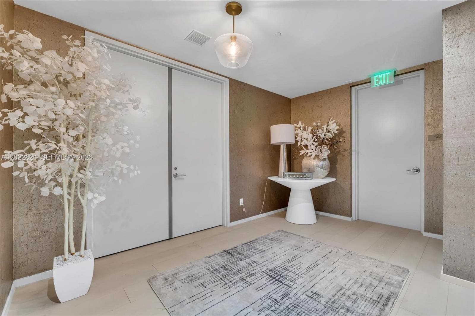 18975 Collins Ave 2802 photo 2