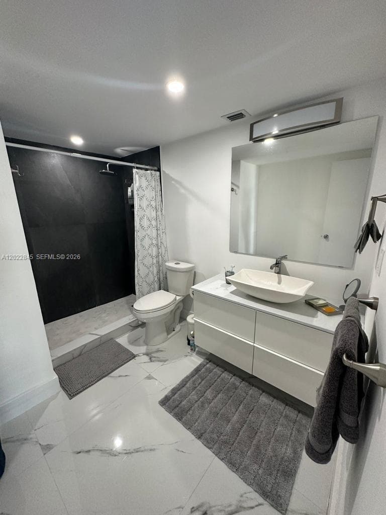 19390 Collins Ave 817 photo 23