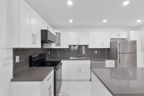 19390 Collins Ave 817 photo 10