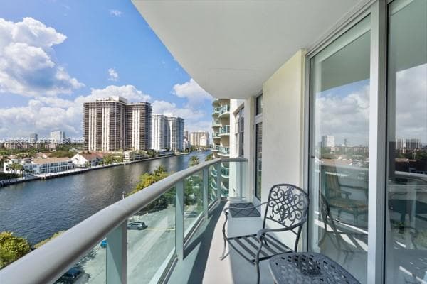 19390 Collins Ave 817 photo 19