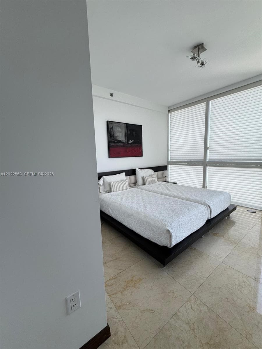 450 Alton Rd 3505 photo 2