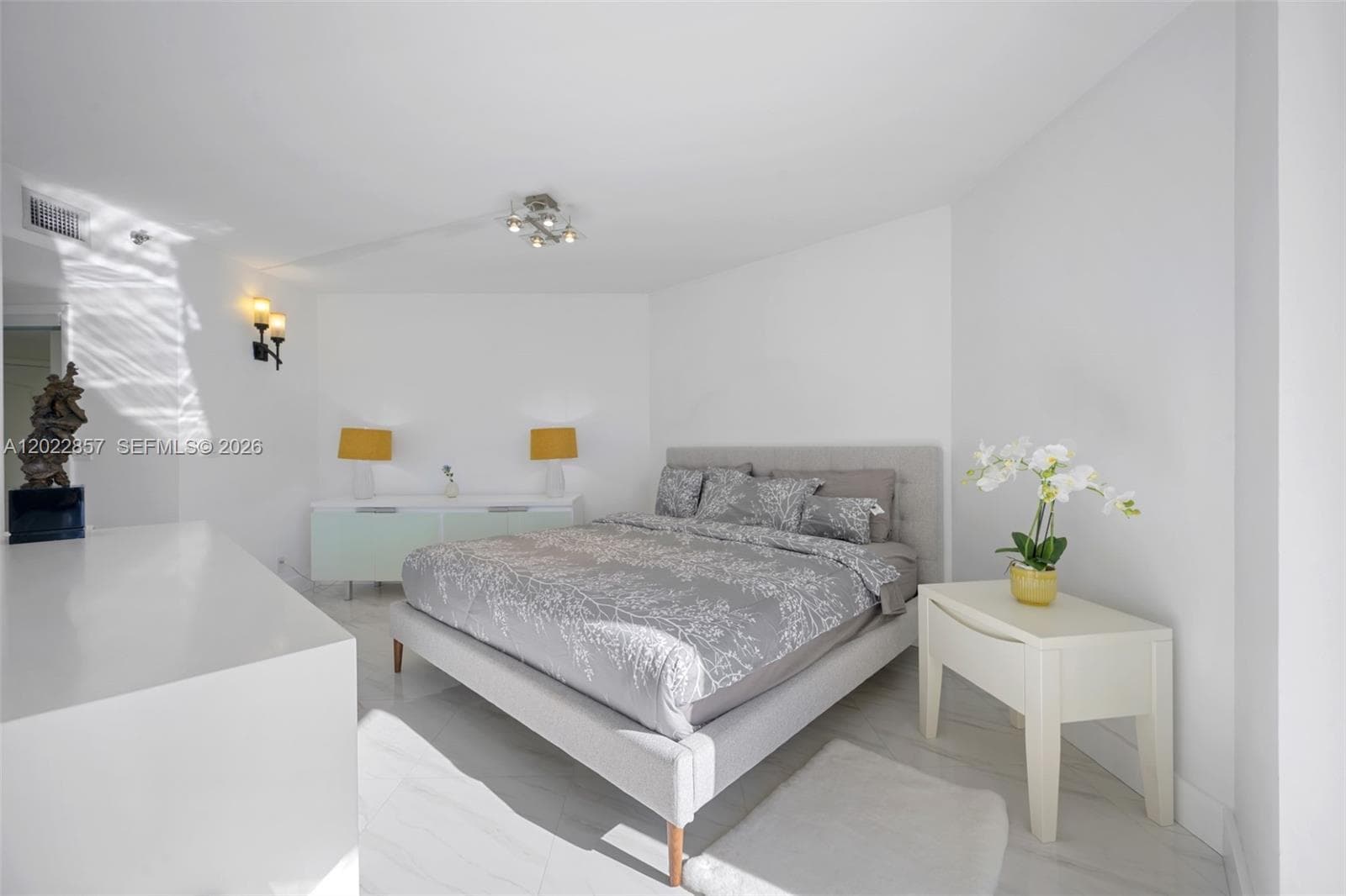 20185 Country Club Dr 1104 photo 16