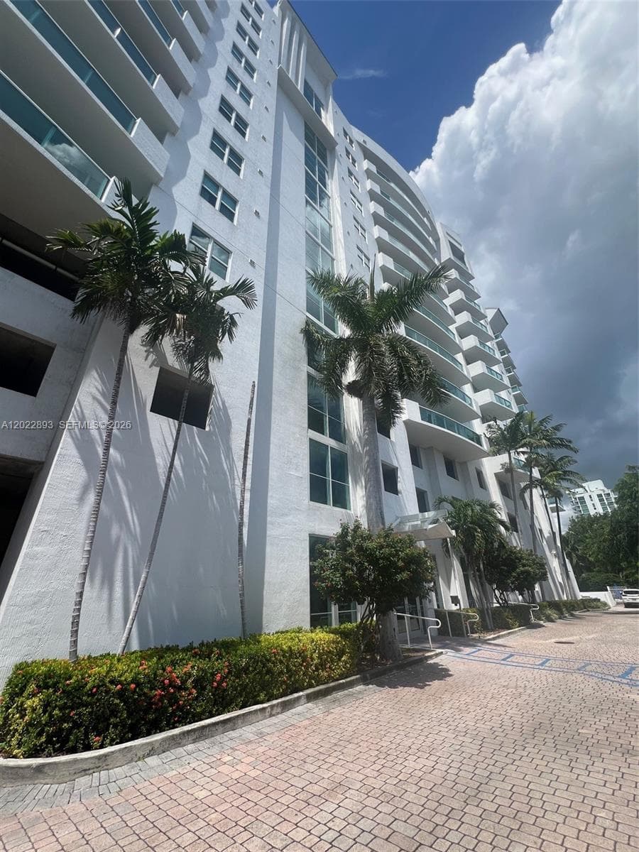 7910 Harbor Island Dr 1202 photo 3