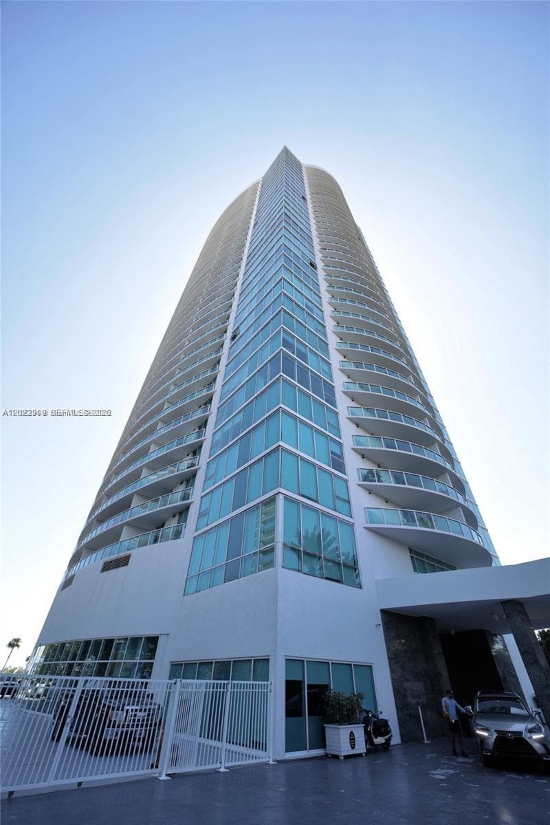 2101 BRICKELL 410 photo 13