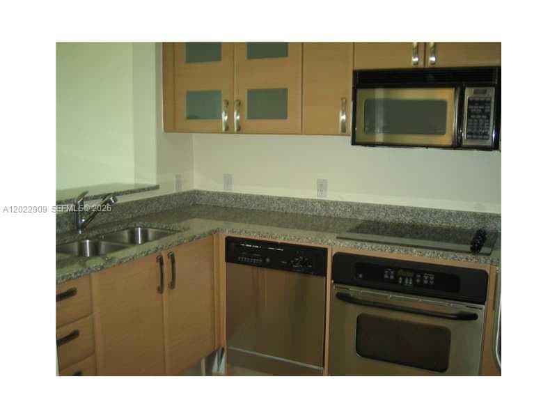2101 BRICKELL 410 photo 3
