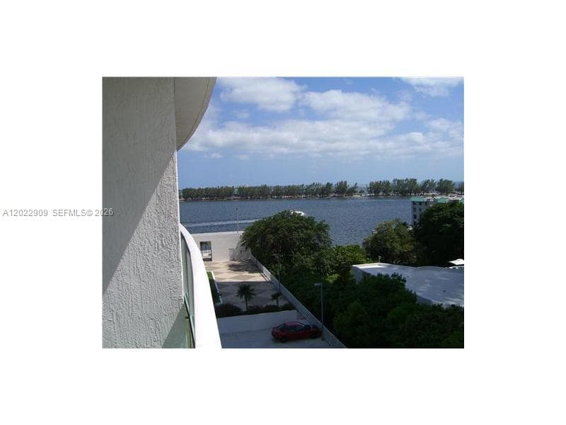 2101 BRICKELL 410 photo 9