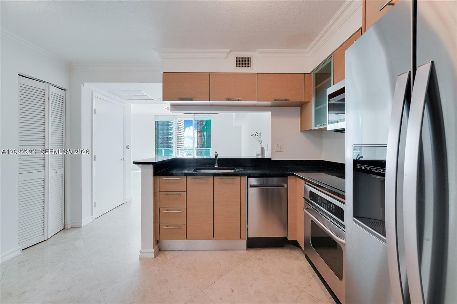 31 SE 5th St 3306 photo 3