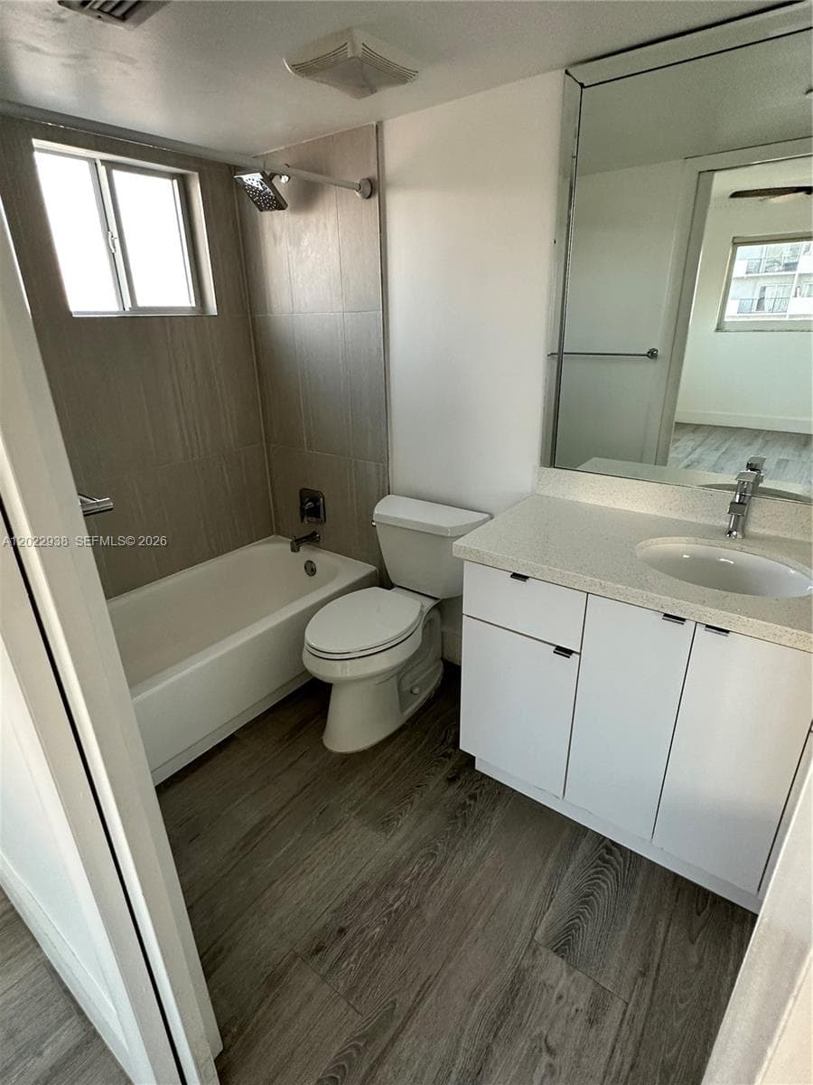 3601 170th St 409 photo 17