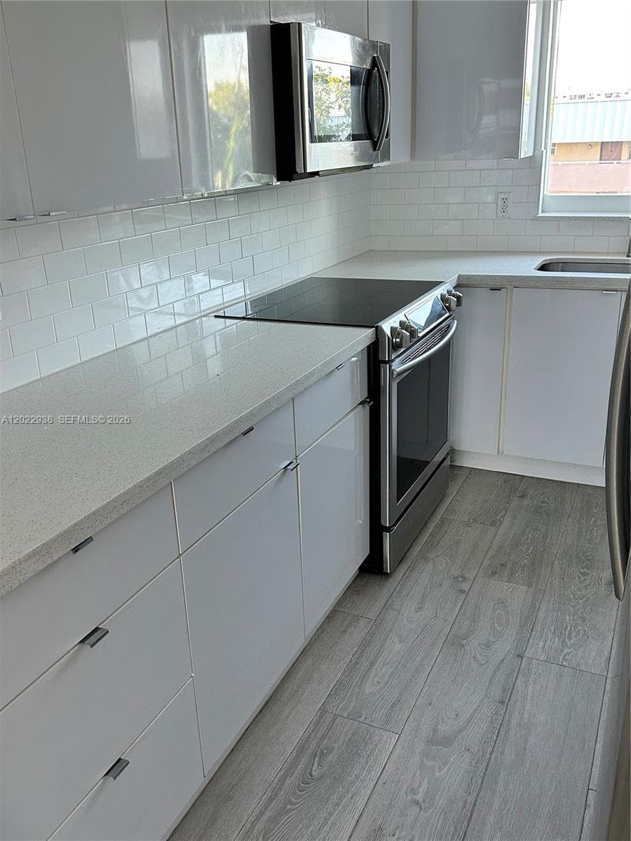 3601 170th St 409 photo 7